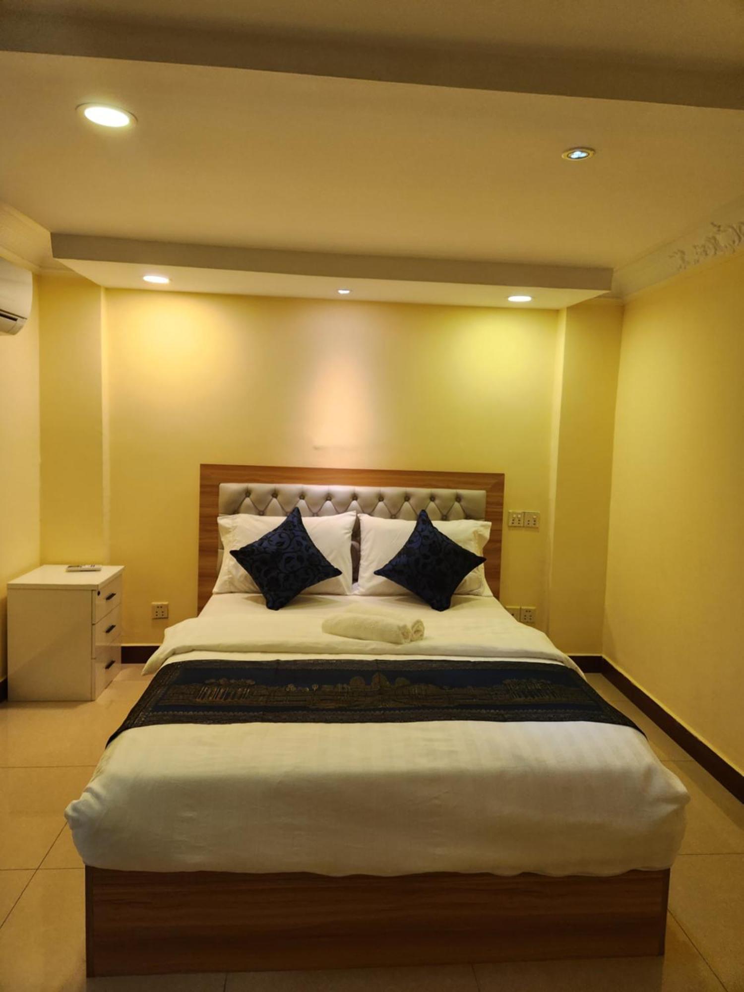 Soma Hotel Phnom Penh Exteriör bild