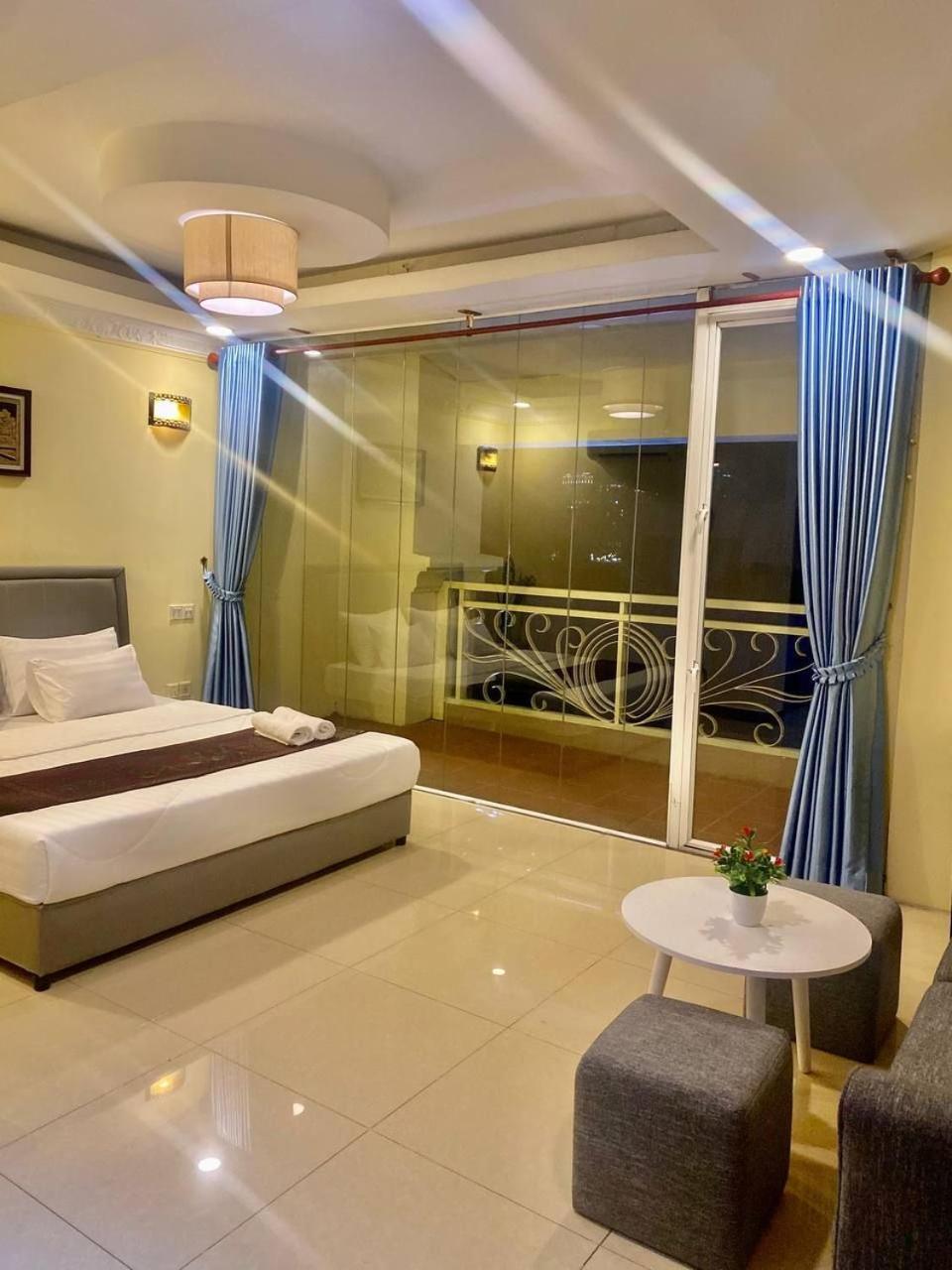 Soma Hotel Phnom Penh Exteriör bild
