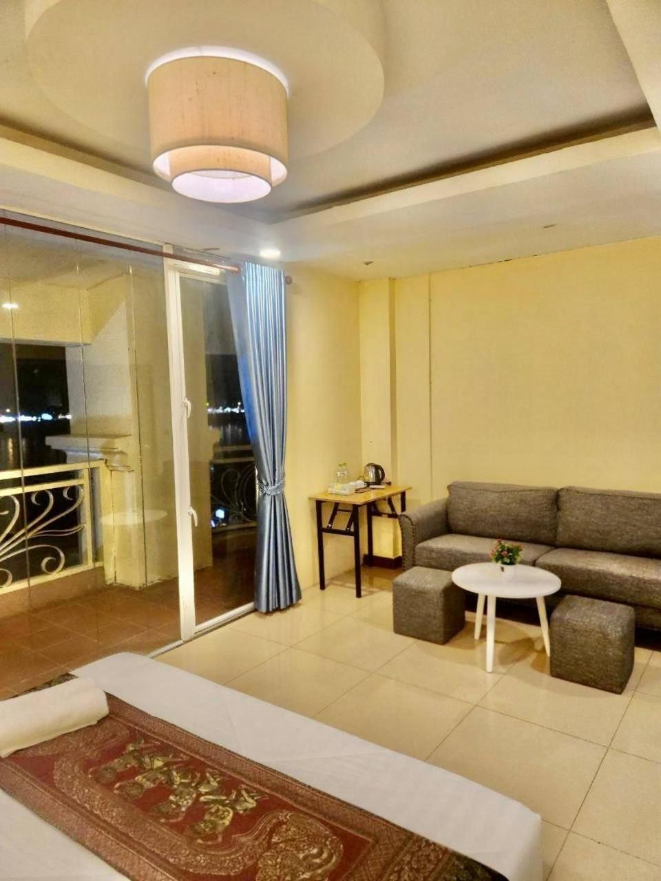 Soma Hotel Phnom Penh Exteriör bild