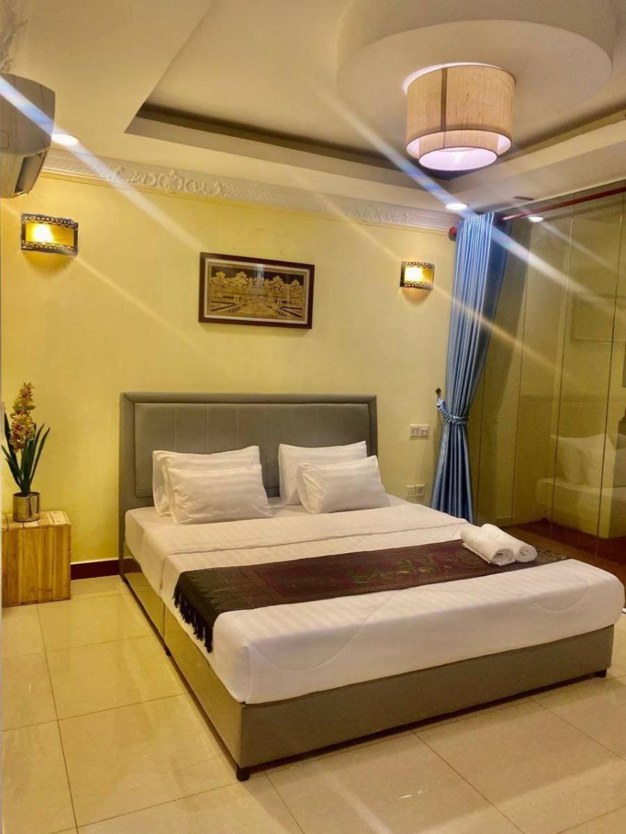Soma Hotel Phnom Penh Exteriör bild