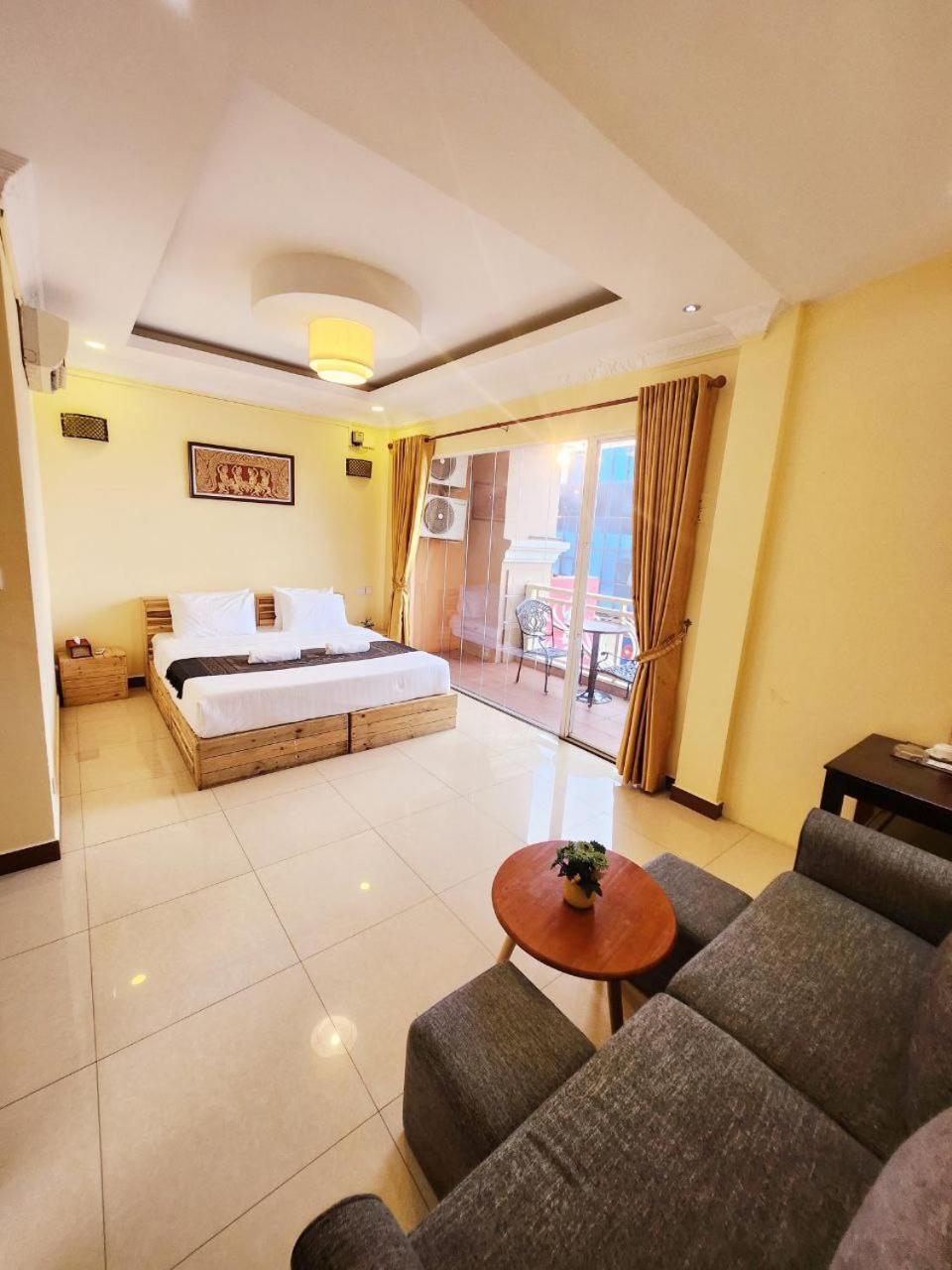 Soma Hotel Phnom Penh Exteriör bild